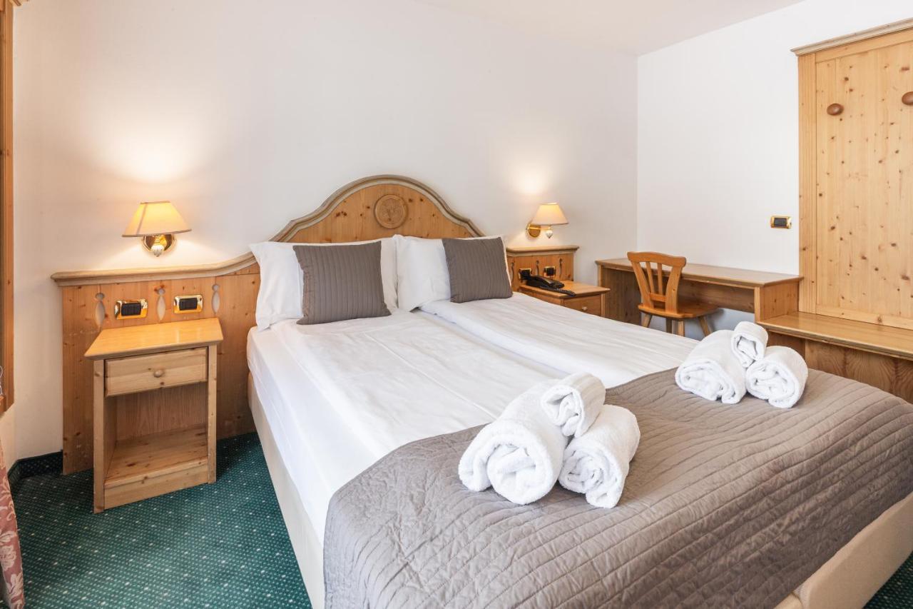 Hotel Soreghes Gran Chalet Campitello di Fassa Kültér fotó