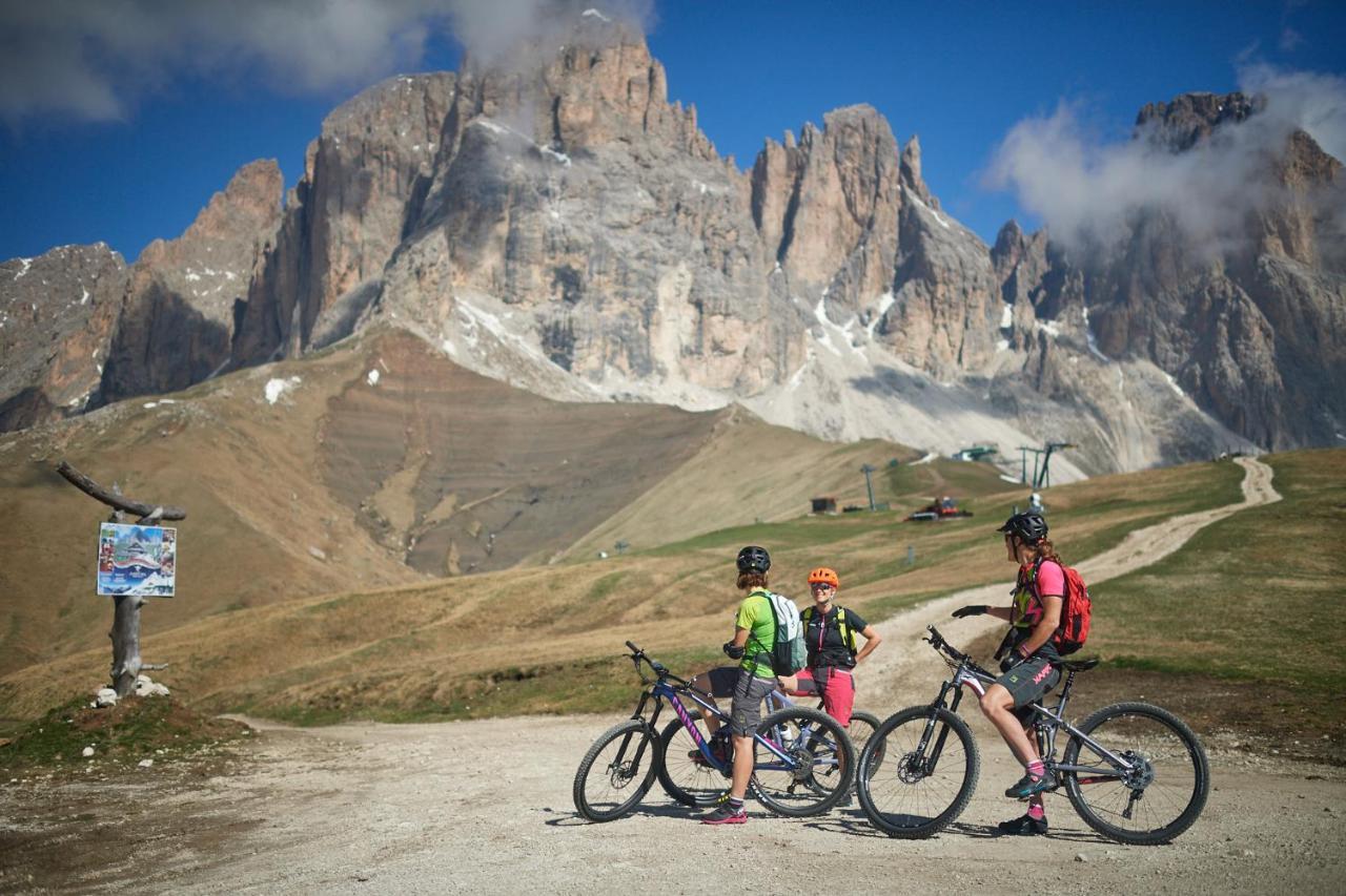 Hotel Soreghes Gran Chalet Campitello di Fassa Kültér fotó