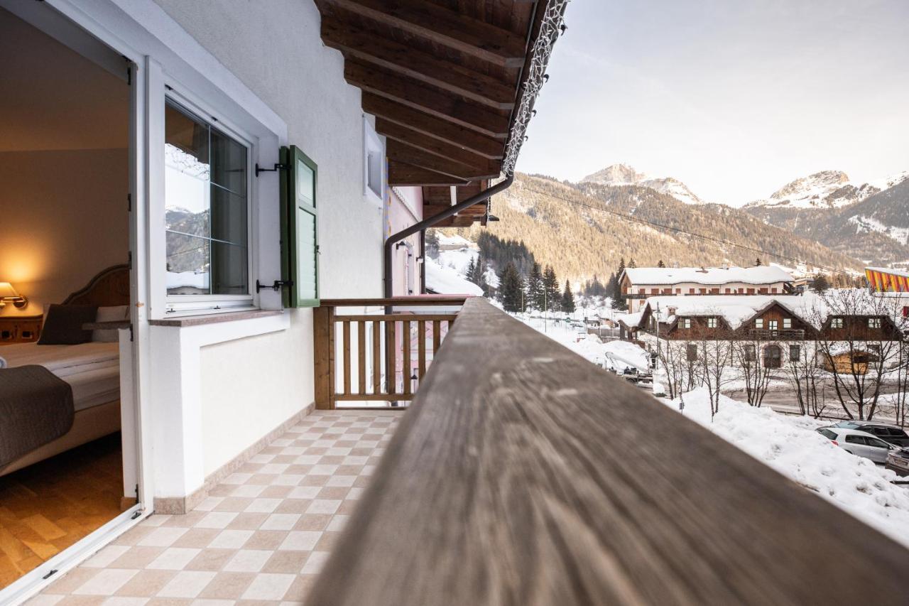 Hotel Soreghes Gran Chalet Campitello di Fassa Kültér fotó